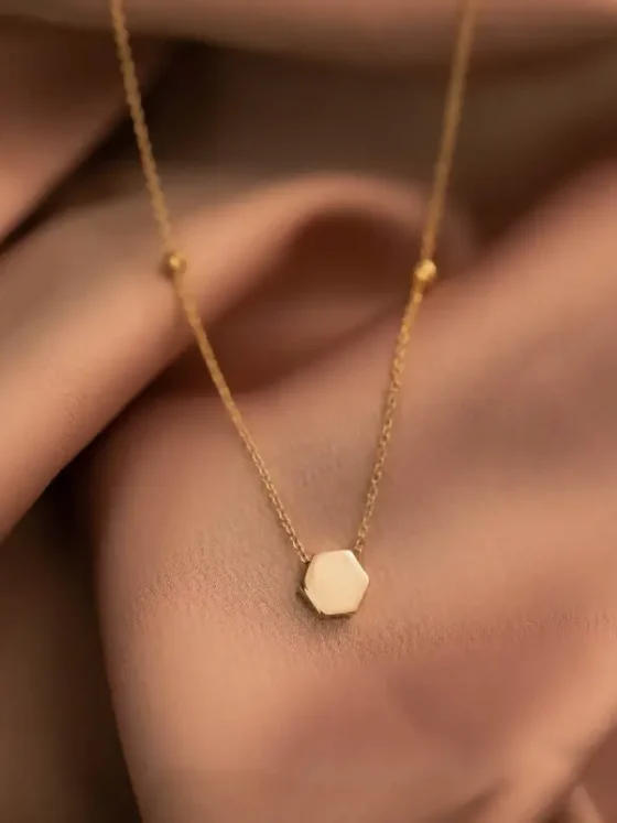 La médaille, un bijou qui porte vos valeurs et votre personnalité